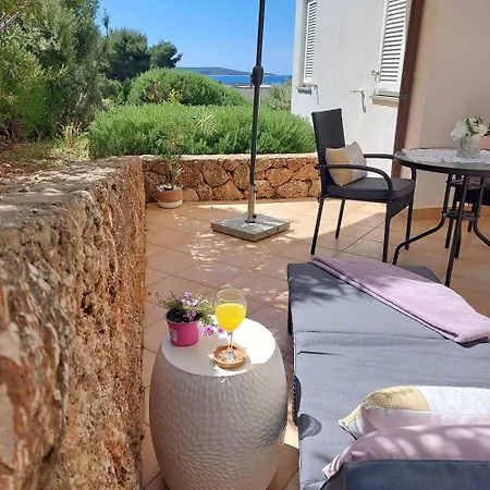 Sunny Terrace Hvar With Terrace Zavala